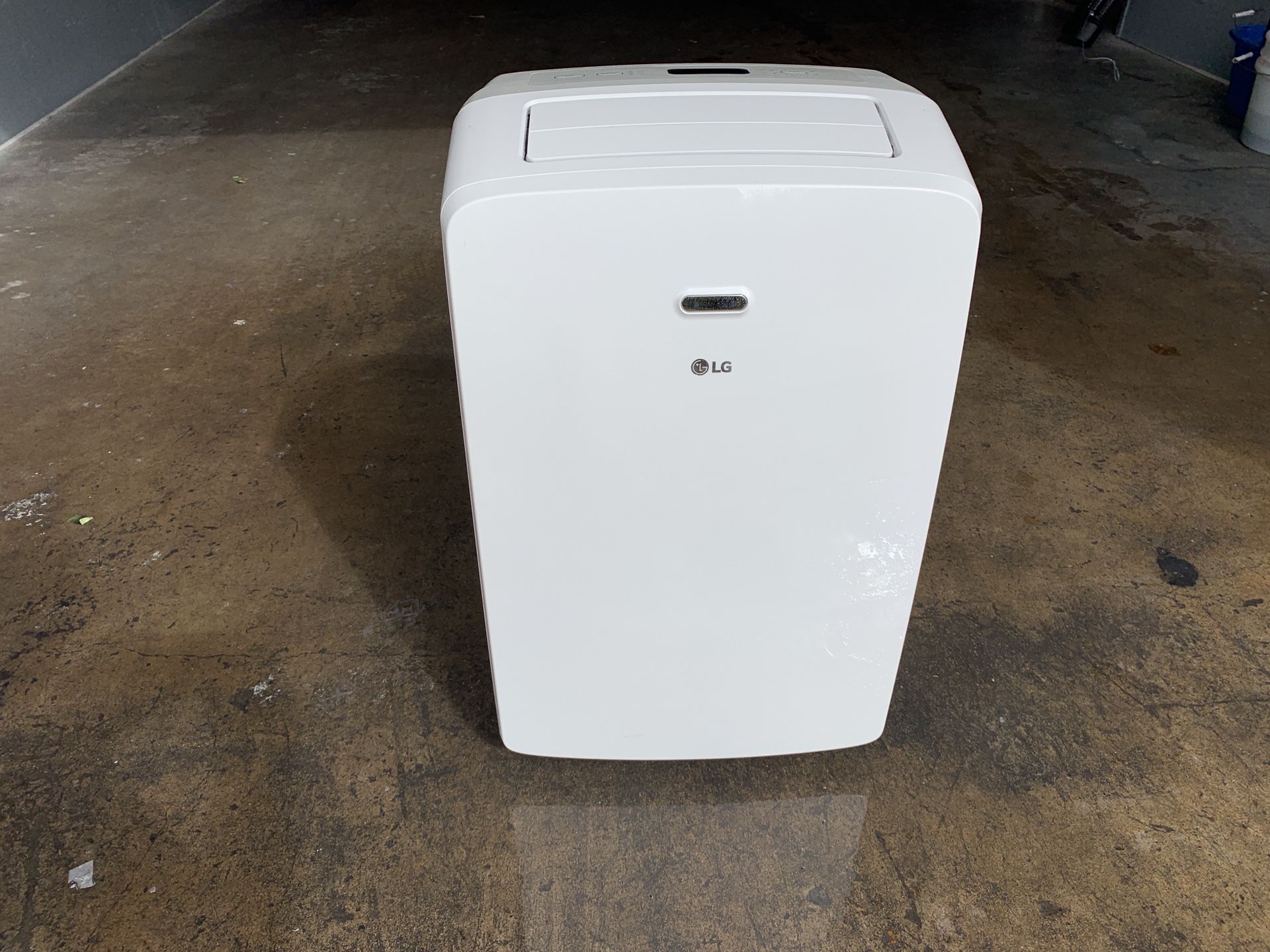 LG air conditioner portable LP1017WSR 10,200 BTU