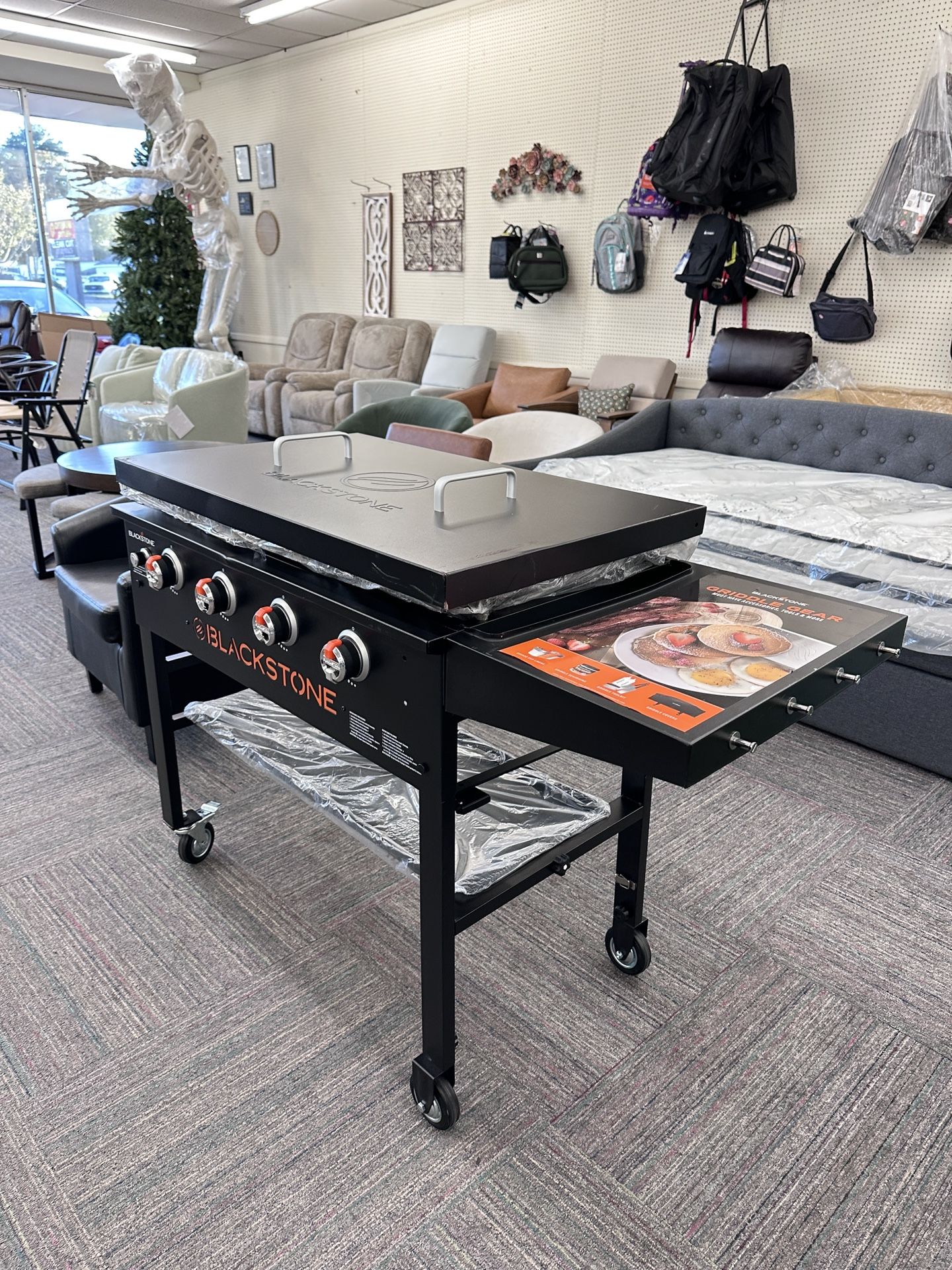 Blackstone Original 4-Burner 36β Propane Omnivore Griddle with Hard Cover β NEW π₯