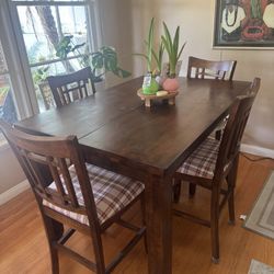 Dining Table + 8 Chairs