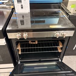 Frigidaire 5.3 cu ft electric stove with air fry