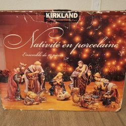 Vintage Nativity Scene Early 2000s, Complete, 7" Figures, 1 Hand Needs Glue, OG Box Included For Storage