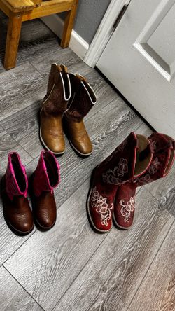 Girls boots in New condition Size 4, 10, 1 asking $30 a pair $20 for the pink with lights