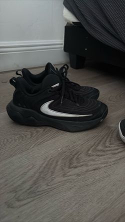 Basketball shoes