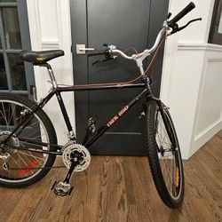 Vintage Trek 850 Series Mountain Bike.