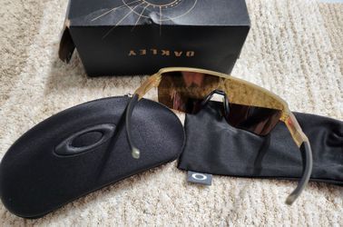 Oakley sunglasses ( new)