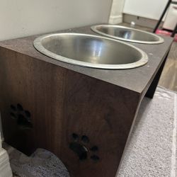 Dog Bowls And crate