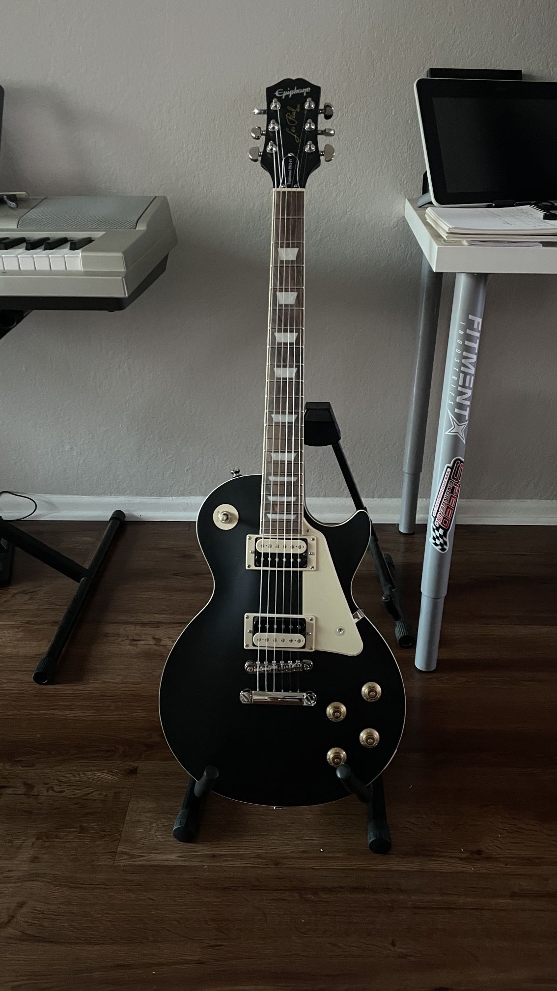 Epiphone Les Paul Trad Pro IV “Limited-Edition” in Worn Ebony Electric Guitar