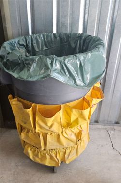 Rubbermaid 55 GALLON COMMERCIAL TRASH CAN WITH WHEELS