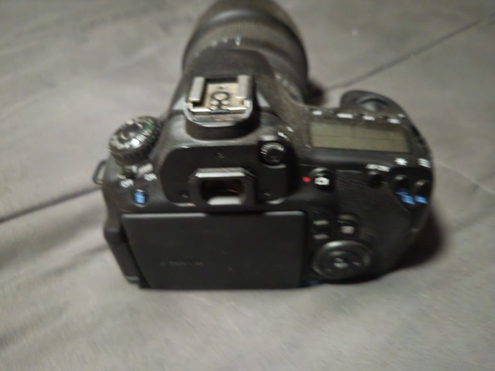 Canon DSLR Camera + Highend Lens