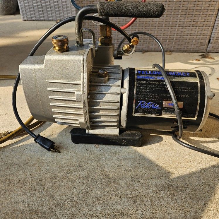 Yellow Jacket SuperEvac Pump 93560 6 CFM-2 STAGE With Manifolds