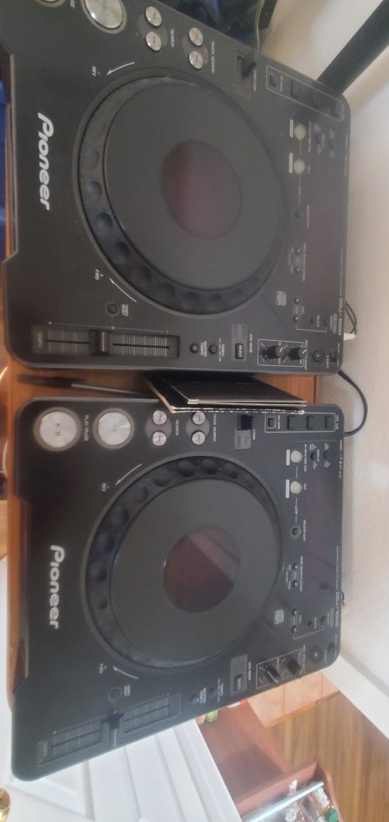 VENDO MI PAR DE CDJS 1000MK EN MUY BUENAS CONDICIONES