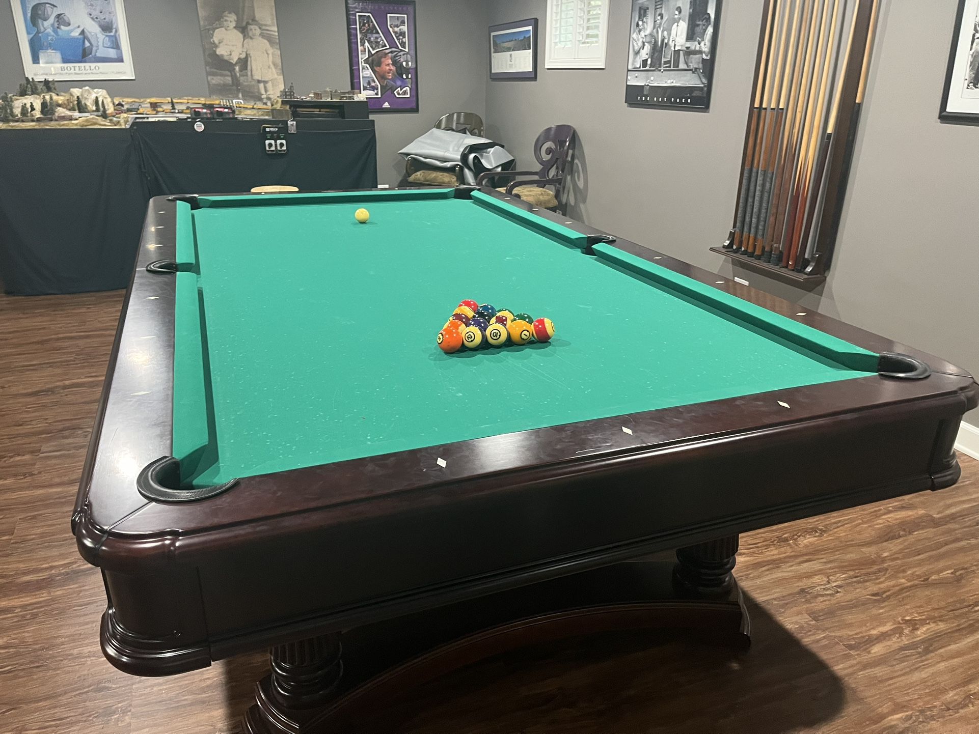 9’ Brunswick Montebello Pool Table