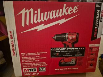 Milwaukee drill kit m18
