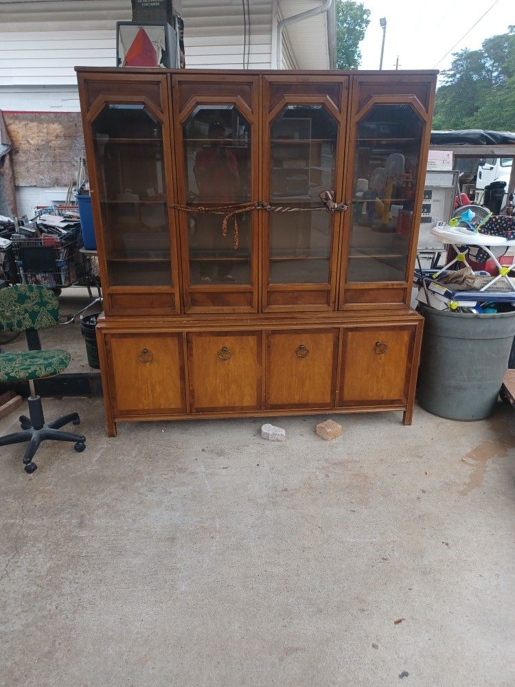 Yes $50 Nice Condition China Hutch