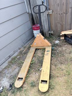 Pallet jack perfecto estado funciona bien por $185