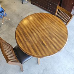 Beautiful Dropleaf Table w/Chairs