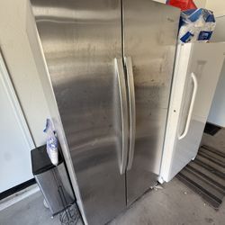 Whirlpool Side By Side Refridgerator 