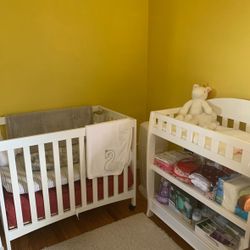 London Mini Crib (movable) & Changing Table