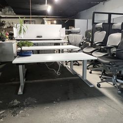 Steelcase adjustable desk (electric)