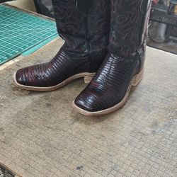 Size 8black cherry Lizard/armadillo cowboy boots Tony Lama