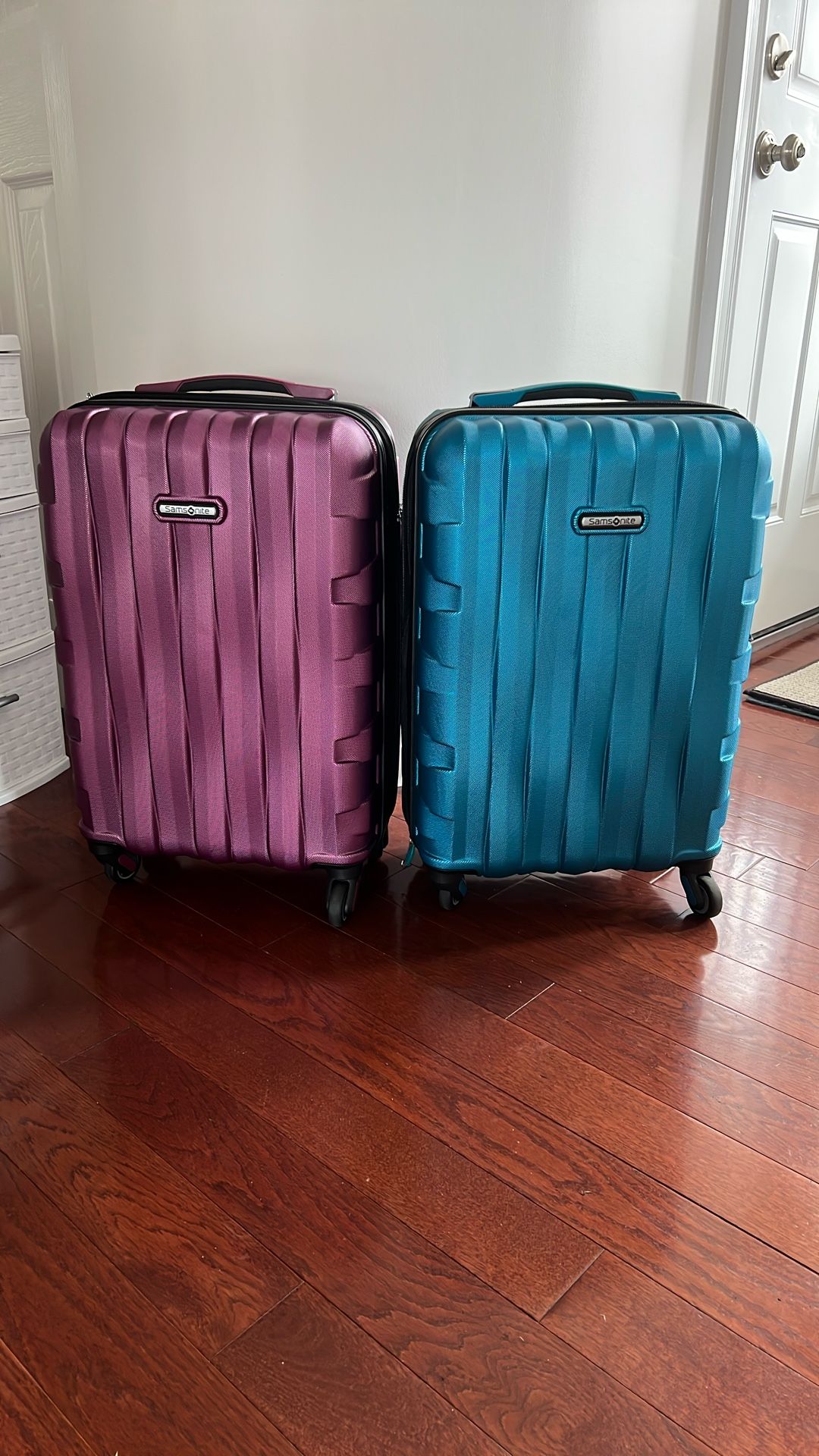 Samsonite Carry On Luggage (2)