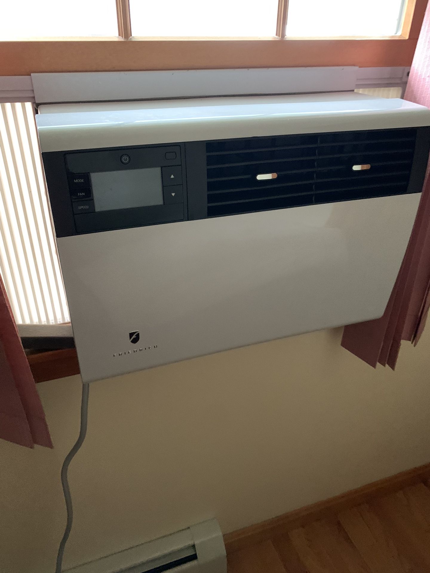 Window AC FRIEDRICH 9700 Btu 110v