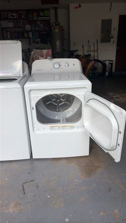 2 Matching Washer & Dryer Sets – Clean & Working Great