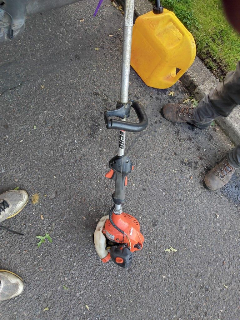Echo 21.2 cc Gas 2-Stroke Straight Shaft String Trimmer