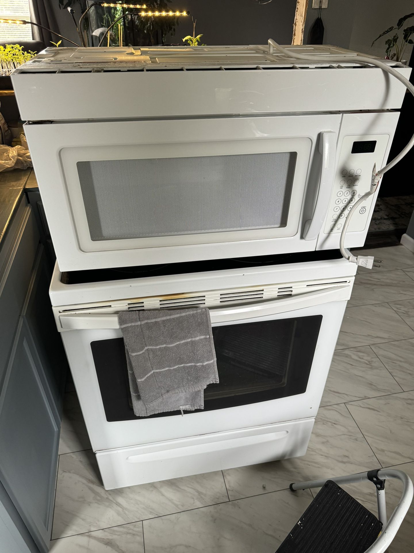 Glass Top Stove And Above Stove Microwave!!