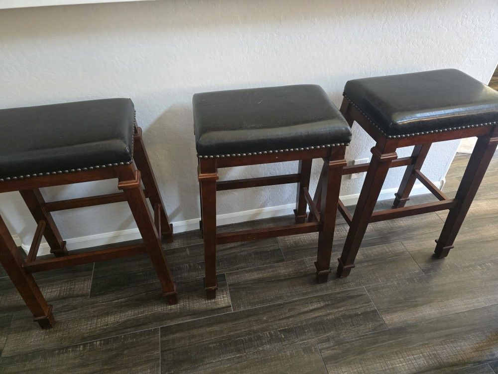 Set Of 3 Wooden Bar Stools W/Cushion Top