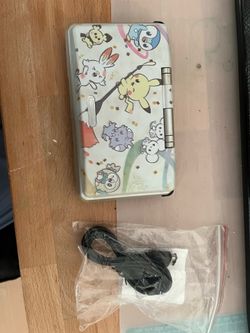 Silver Cute Pokemon Nintendo ds - comes with charger