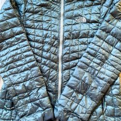 The North Face Woman’s Médium Light Lightweight Jacket $25