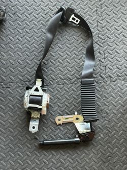 F150 Seat Belts Driver And Passenger Side Different Colors