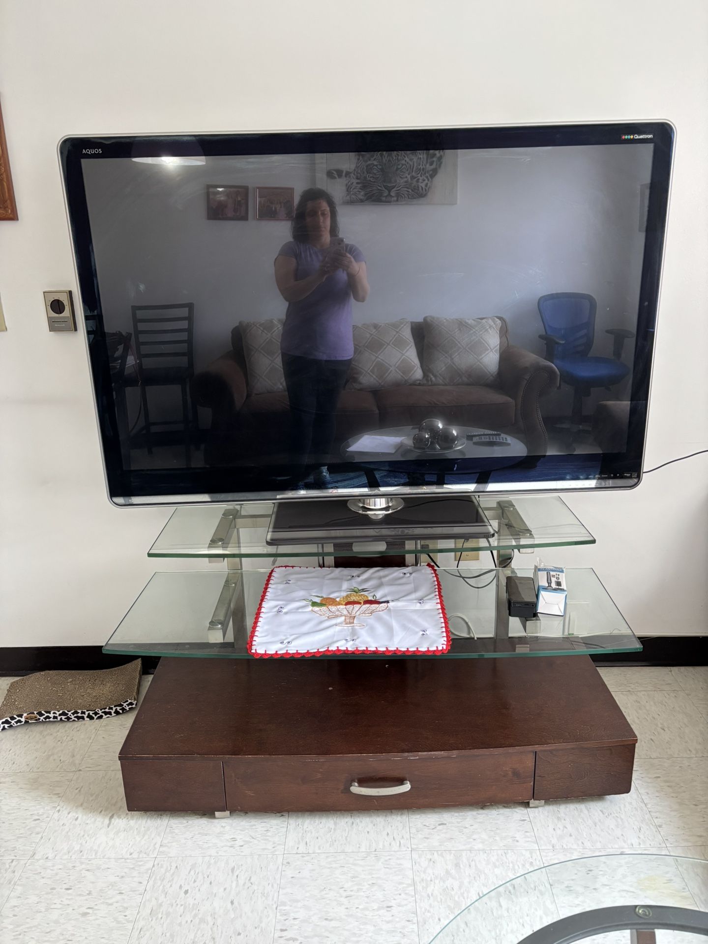 65” tv and glass top tv stand