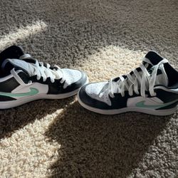 Air Jordan 1 Mid OG GS Shoes Women Size 6 / 4.5Y Green Glow DQ8423-103