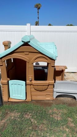 *pending pickup* FREE playhouse