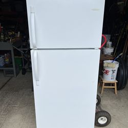 Frigidaire Refrigerator / Freezer 