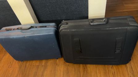2 Traveling Bag Each Size 30x8x29 Inches . Each 5$ Both 8$