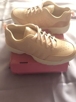 Tennis shoes beautiful & confort
