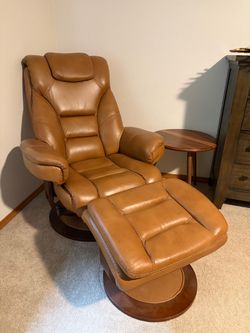 Charming Mid Century Styling Leather Euro Chair!!!