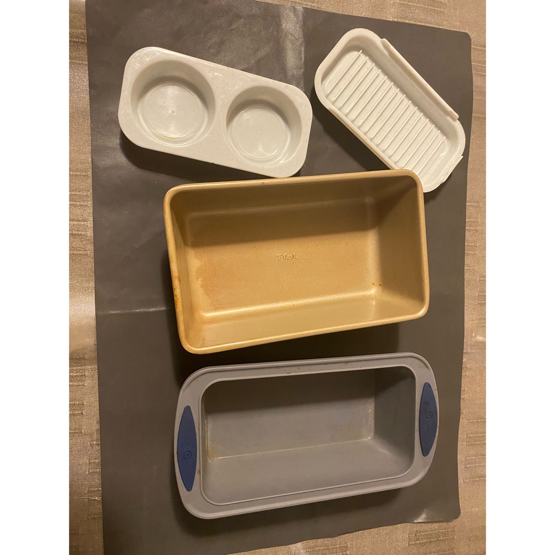 Multi Bakeware 2 Loaf Pan, Grill Matt, Egg Pouch