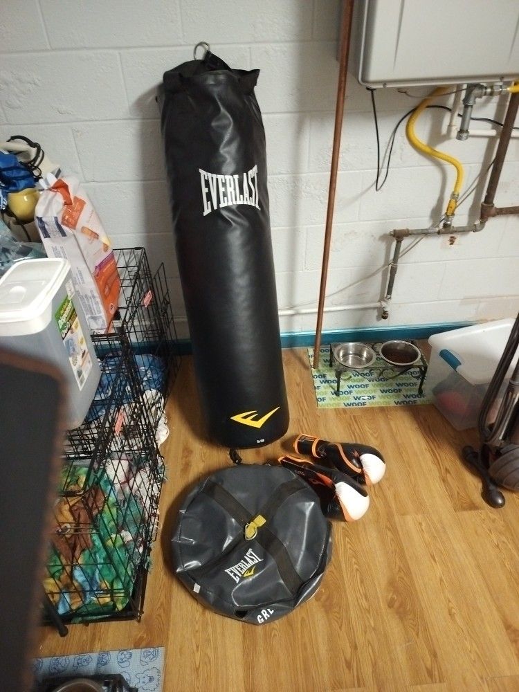Heavy Bag Speed Bag Stand With Bags And Water Weight.