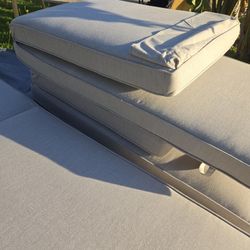 3 Long cushions.