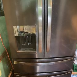 25’ Cu Ft Whirlpool Refrigerator 