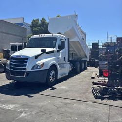 2021 Freightliner Cascadia Super 10 90k