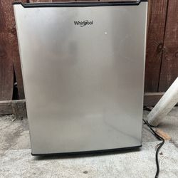 Small Mini fridge 
