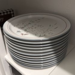 Noritake Dish Set with plates and cups