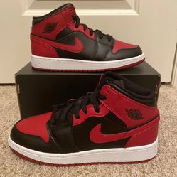 Air Jordan 1 Mid GS (Banned) 