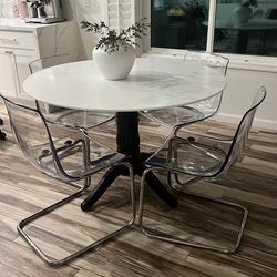 Round table +4 chairs