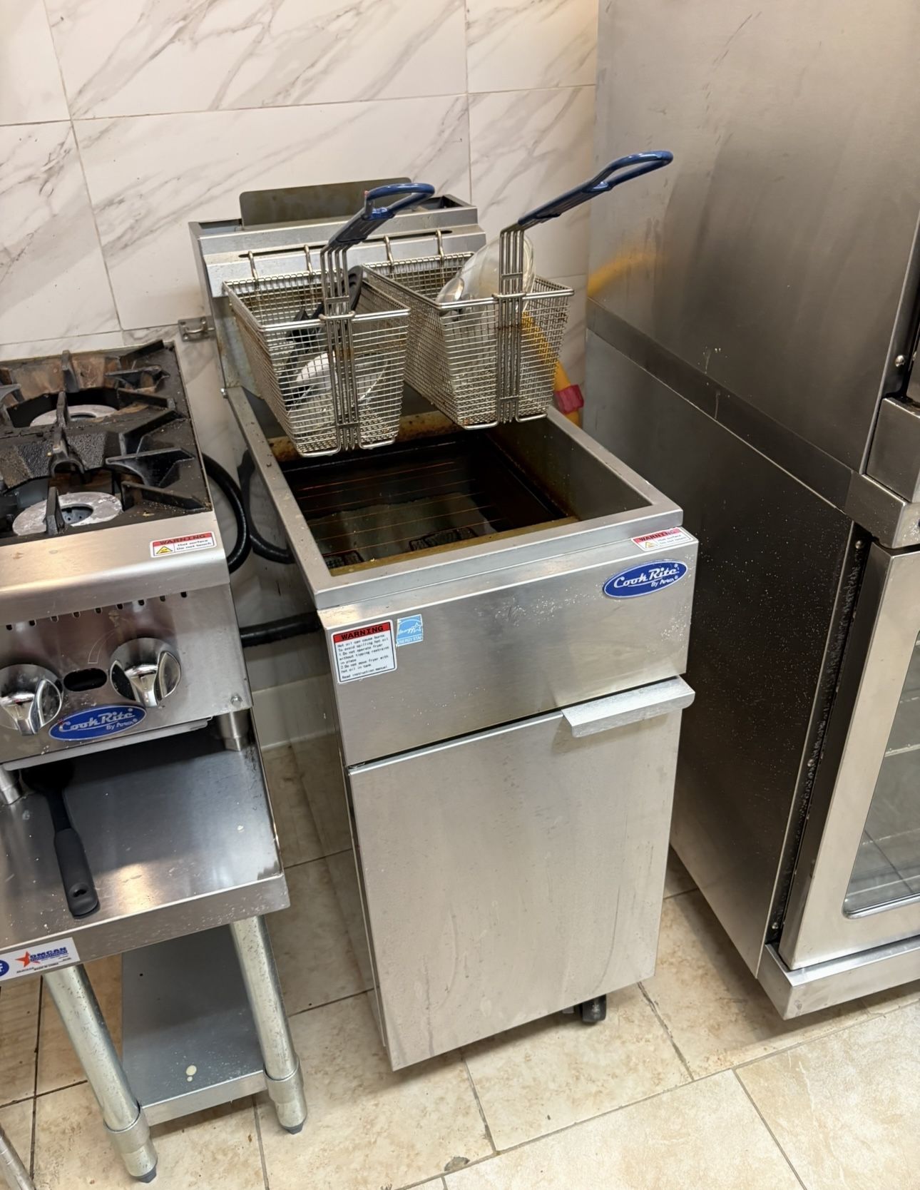Commercial Deep Fryer — Cook Rite — Like New — 750$